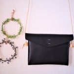 身軽にお出かけ・・・　レザーポシェット　　ブラック色　（小ぶりサイズより、少し大きめのサイズです）　＊再＊