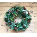 グリーンとバラの実のシンプルクリスマス