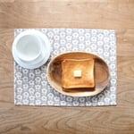 ランチョンマット★北欧風　お花がいっぱい　グレー【在庫限り】