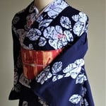 本藍染浴衣　舞妓さんの浴衣風　藍と注染で表現された椿が正統派の雰囲気　裄68ｃｍ　トールさんサイズ 