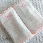 ハンドメイド よだれパッド★ピンクピンドット ピンクリボン エルゴ 肩紐