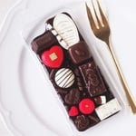 REDハートとビター＆ホワイトチョコのシックなiPhoneケース