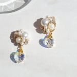 ハートがオーロラに輝くスワロフスキービジューピアス(イヤリングも可)ブライダル、結婚式、入園式、入学式、パーティー、お呼ばれなどにもどうぞ　一点物