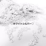 ❤️２０枚入り ☆ 三日月 透かしパーツ《ホワイトシルバー》❤️