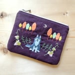 月の森のオオカミ 刺繍ポーチ 【受注製作】