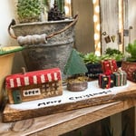 赤い屋根のカフェのクリスマス