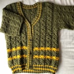 手編みのカーディガン