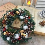 木ノ実いっぱいのナチュラルクリスマスリース