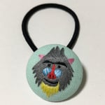 マンドリルの刺繍ヘアゴム