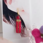 【値下げSALE】赤色のリボンとビーズのピアス