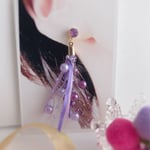 パープルのビジューとリボンとパールのピアス