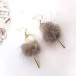 茶系ファーピアス