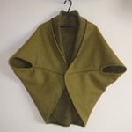 抹茶色のニットカーディガン 