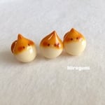 こんがりオカメちゃんのピンバッチ