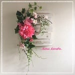 ◆ピンクのダリアのホワイトリース◆造花・壁掛けリース◆