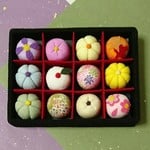 【ｒｙ様オーダー作品】ちりめん細工「幸せの和菓子詰め合わせ♥️」箱色・黒×赤vr.