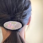 お花畑 刺繍のヘアクリップ