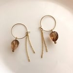 琥珀色ビーズのゆらゆらフープピアス