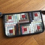 ログキャビンのぺたんこポーチ
