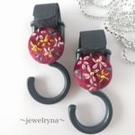 感謝祭♡20%OFF！心温まる刺繍花　ベビーカーフック（出産祝い　お誕生日　お祝い　プチギフト　送料無料）　