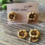あめ色のお花のピアス／イヤリング ※チタンポスト