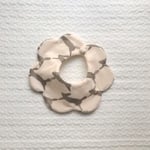 ミナペルホネン ふわふわ 花びらスタイ