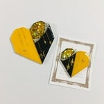 ハートのバイカラーブローチ【からし色キラリ】