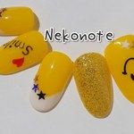 カジュアルポップのニコちゃんネイル