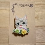 ネコ😹とお花の刺繍ブローチ