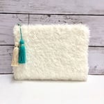 プードルボアのフワフワポーチ  オフホワイト  タッセル付き