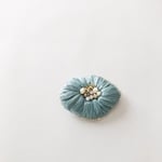 sarasara 刺繍ブローチ・くすみブルー
