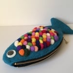 お魚型小物入れ（ジップ）