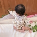 小花柄アイボリーコーデュロイロンパース