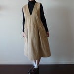 深Vネックのジャンパースカート　コーディロイ　ベージュ