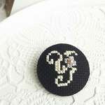 Ｙ✨イニシャル刺繍のブローチ