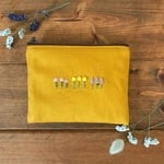 小さいお花の刺繍ポーチ