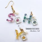 ハーバリウム風イニシャルピアス