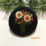 お花の刺繍ブローチ