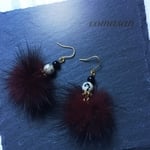 ダルメシアン  オニキス  ミンクファー   チタンフックピアス(ワイン)