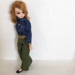 濃いめポケ付きデニムトップス+カーキベルト穴付ワイドパンツ