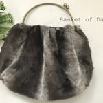 新色　Lサイズ　リバティ*　チンチラ　グレージュ　エコファー　ベンリー口金バッグ　ＹＯＳＨＩＥ