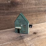 皮フラッグつき緑のカフェ