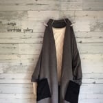 a.myu 秋から冬♪濃いグレーヘリンボーンwool混素材のストールドロップカーディガン
