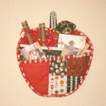 パッチワークキルト　りんごのウォールポケット　クリスマスカラー★送料無料★