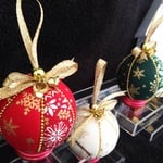 【再々販】クリスマス飾り☆金リボン☆ツリー型BOX付☆手鞠のオーナメント