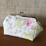 たっぷり入って倒れないリバティがま口【イルマ】