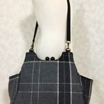 グレーチェック柄のリュックにもなるがま口ショルダーバッグ