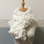 真っ白なふわふわマフラー