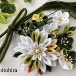 【再販10】深緑xグリーン系古典柄剣菊の髪飾りセット　りぼん下がり付き　クリップピン　ちりめん細工