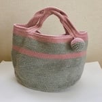 ころんボールチャームのニットバッグ